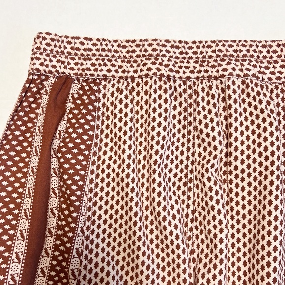 •FREE PEOPLE• Get Free Printed High Rise Pull-On Shorts in Cream & Burgundy Med - Picture 8 of 12